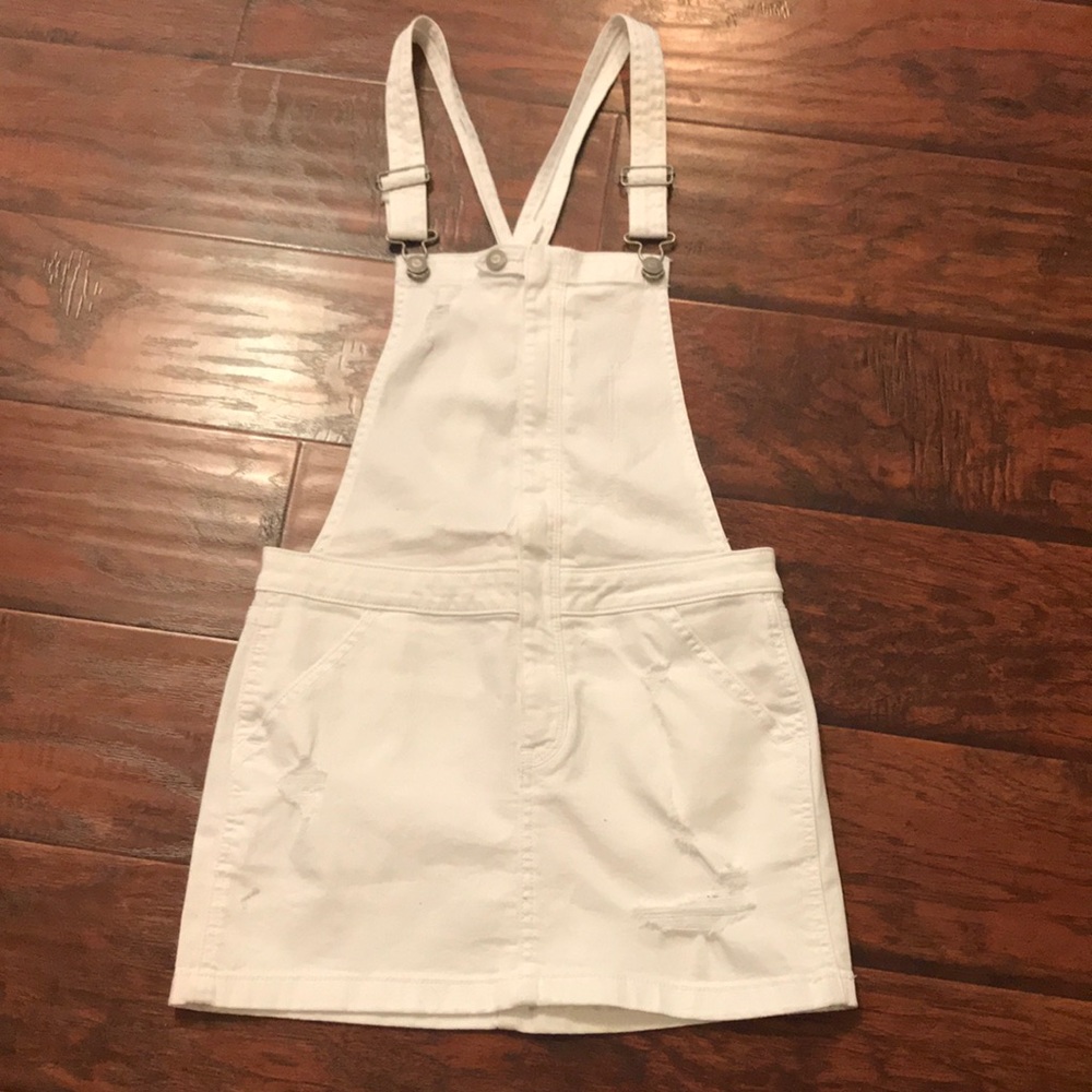 Small Hollister white overall skirt